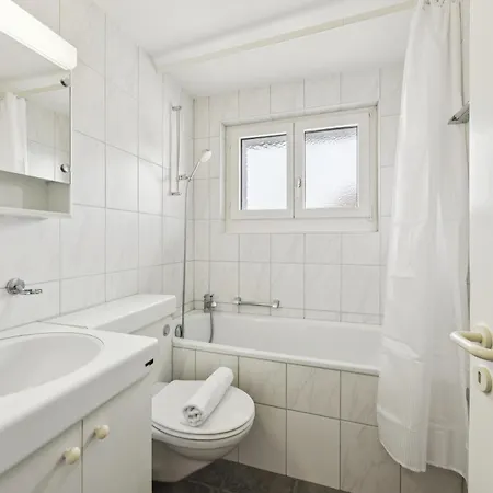 Stylish In - Crown 11 * Zürih